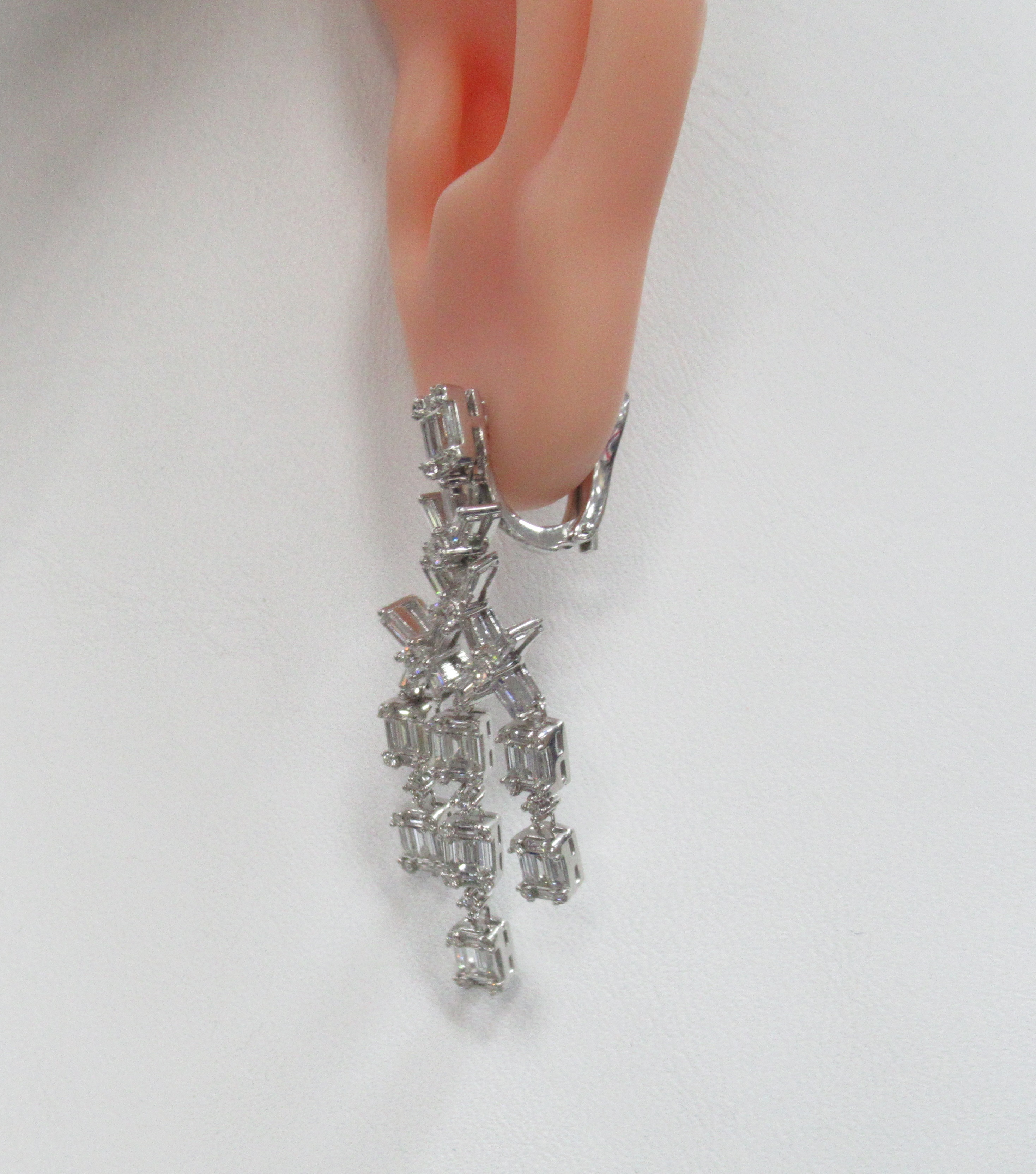 Серьги из белого золота с бриллиантами